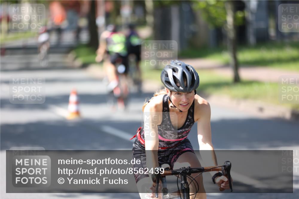 10.08.2025 - GEWOBA Citytriathlon Bremen Yannick Fuchs http://msf.ph/oto/8562439 10.08.2025 14:29:40 Radfahren 117, 179, 206, 212, 226, 275, 351, 365, 373, 405, 466, 468, 487, 517 meine-sportfotos.de