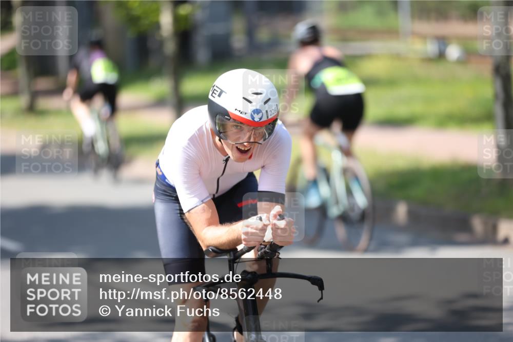 10.08.2025 - GEWOBA Citytriathlon Bremen Yannick Fuchs http://msf.ph/oto/8562448 10.08.2025 14:29:43 Radfahren 179, 212, 226, 275, 327, 351, 373, 405, 466, 468, 487, 517 meine-sportfotos.de