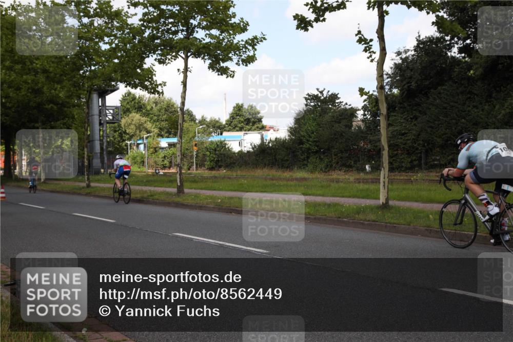 10.08.2025 - GEWOBA Citytriathlon Bremen Yannick Fuchs http://msf.ph/oto/8562449 10.08.2025 12:28:24 Radfahren 612, 625, 629, 651, 685, 748, 812, 816, 828, 898, 941, 980, 981 meine-sportfotos.de