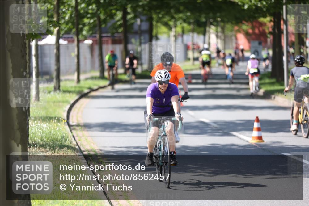 10.08.2025 - GEWOBA Citytriathlon Bremen Yannick Fuchs http://msf.ph/oto/8562457 10.08.2025 14:29:55 Radfahren 42, 95, 112, 183, 226, 275, 315, 327, 337, 454, 468 meine-sportfotos.de