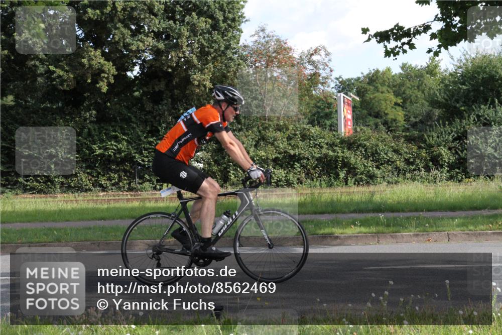 10.08.2025 - GEWOBA Citytriathlon Bremen Yannick Fuchs http://msf.ph/oto/8562469 10.08.2025 10:40:11 Radfahren 1, 11, 47, 55, 57, 61, 79, 91, 135, 197, 227, 398 meine-sportfotos.de