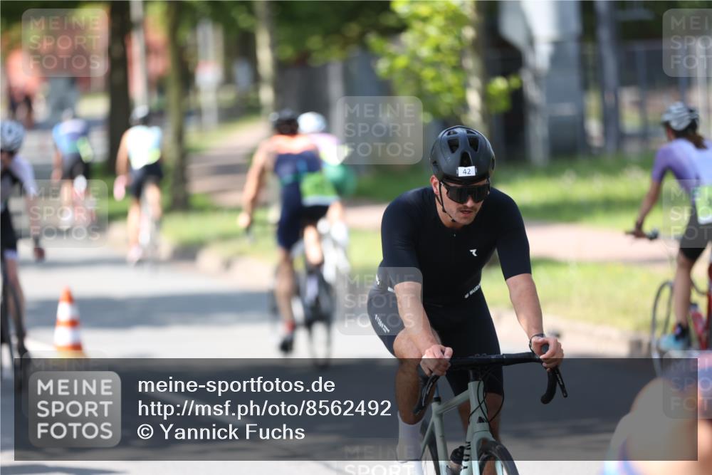 10.08.2025 - GEWOBA Citytriathlon Bremen Yannick Fuchs http://msf.ph/oto/8562492 10.08.2025 14:30:06 Radfahren 42, 95, 112, 149, 183, 315, 327, 337, 400, 402, 429, 454 meine-sportfotos.de