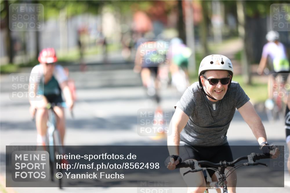 10.08.2025 - GEWOBA Citytriathlon Bremen Yannick Fuchs http://msf.ph/oto/8562498 10.08.2025 14:30:07 Radfahren 42, 66, 95, 112, 148, 149, 183, 315, 327, 337, 400, 402, 429, 454 meine-sportfotos.de