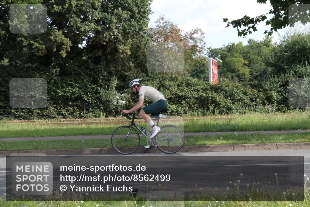 10.08.2025 - GEWOBA Citytriathlon Bremen Yannick Fuchs http://msf.ph/oto/8562499 10.08.2025 10:40:17 Radfahren 1, 11, 39, 47, 61, 65, 79, 91, 125, 135, 197, 227, 229 meine-sportfotos.de