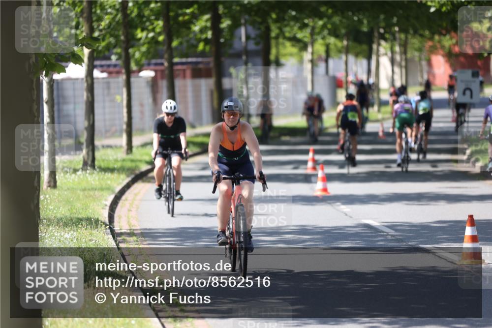 10.08.2025 - GEWOBA Citytriathlon Bremen Yannick Fuchs http://msf.ph/oto/8562516 10.08.2025 14:30:09 Radfahren 42, 66, 95, 112, 148, 149, 183, 315, 337, 374, 400, 402, 410, 429, 454 meine-sportfotos.de