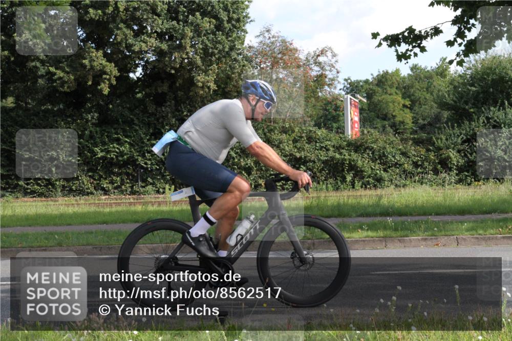 10.08.2025 - GEWOBA Citytriathlon Bremen Yannick Fuchs http://msf.ph/oto/8562517 10.08.2025 10:40:24 Radfahren 1, 11, 39, 47, 65, 125, 135, 197, 229 meine-sportfotos.de