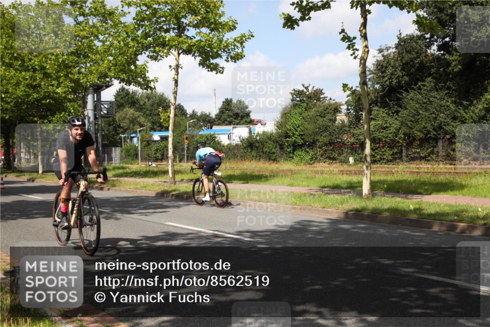 10.08.2025 - GEWOBA Citytriathlon Bremen Yannick Fuchs http://msf.ph/oto/8562519 10.08.2025 12:28:39 Radfahren 622, 625, 629, 732, 816, 828, 941, 980, 981 meine-sportfotos.de