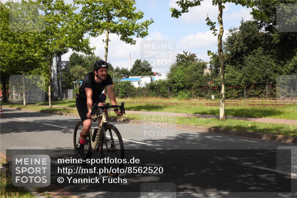 10.08.2025 - GEWOBA Citytriathlon Bremen Yannick Fuchs http://msf.ph/oto/8562520 10.08.2025 12:28:39 Radfahren 622, 625, 629, 732, 816, 828, 941, 980, 981 meine-sportfotos.de