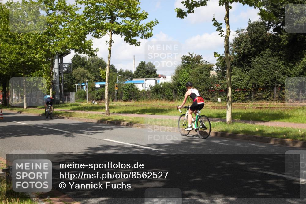 10.08.2025 - GEWOBA Citytriathlon Bremen Yannick Fuchs http://msf.ph/oto/8562527 10.08.2025 12:28:40 Radfahren 622, 625, 629, 732, 816, 828, 941, 980, 981 meine-sportfotos.de