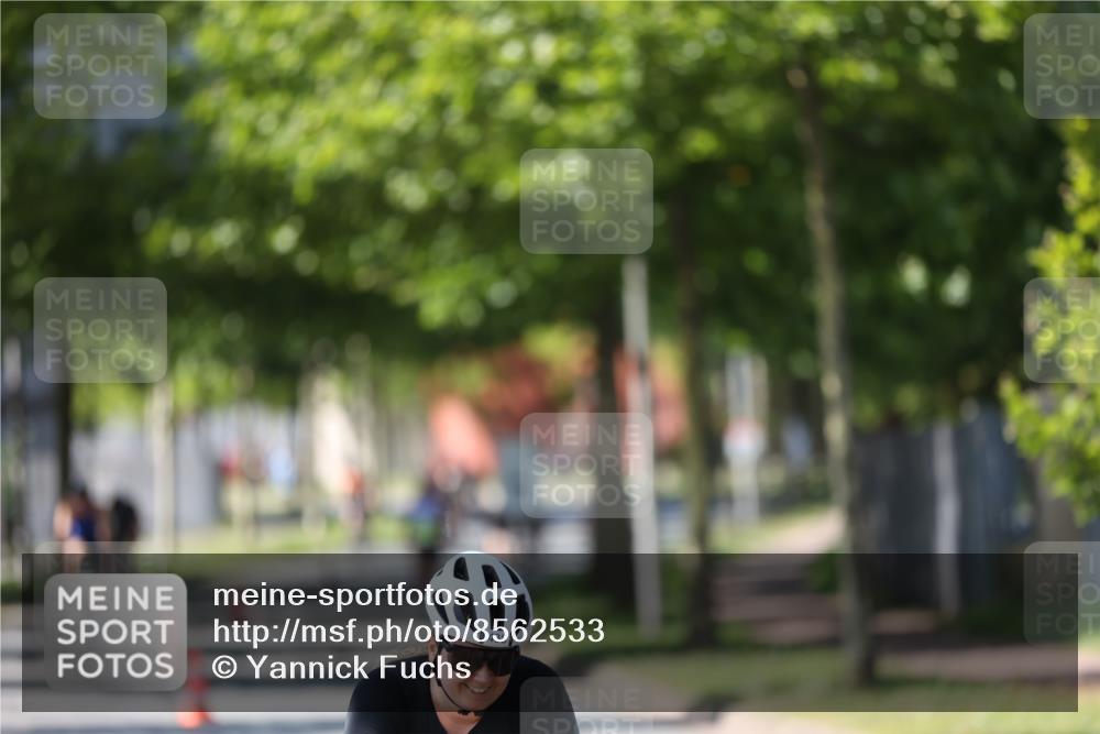 10.08.2025 - GEWOBA Citytriathlon Bremen Yannick Fuchs http://msf.ph/oto/8562533 10.08.2025 14:30:13 Radfahren 42, 66, 95, 112, 148, 149, 315, 329, 337, 338, 361, 374, 400, 402, 410, 429, 454 meine-sportfotos.de