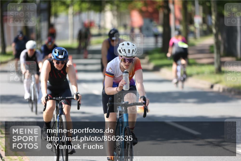 10.08.2025 - GEWOBA Citytriathlon Bremen Yannick Fuchs http://msf.ph/oto/8562535 10.08.2025 14:30:17 Radfahren 8, 33, 42, 66, 95, 112, 148, 149, 329, 337, 338, 361, 374, 400, 402, 410, 429, 492 meine-sportfotos.de