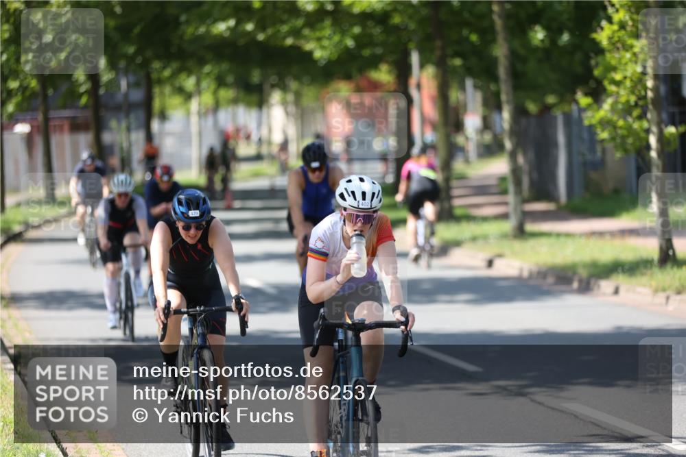 10.08.2025 - GEWOBA Citytriathlon Bremen Yannick Fuchs http://msf.ph/oto/8562537 10.08.2025 14:30:17 Radfahren 8, 33, 42, 66, 95, 112, 148, 149, 329, 337, 338, 361, 374, 400, 402, 410, 429, 492 meine-sportfotos.de