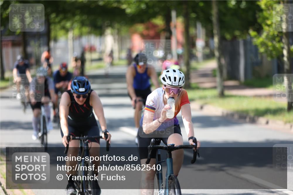 10.08.2025 - GEWOBA Citytriathlon Bremen Yannick Fuchs http://msf.ph/oto/8562540 10.08.2025 14:30:17 Radfahren 8, 33, 42, 66, 95, 112, 148, 149, 329, 337, 338, 361, 374, 400, 402, 410, 429, 492 meine-sportfotos.de