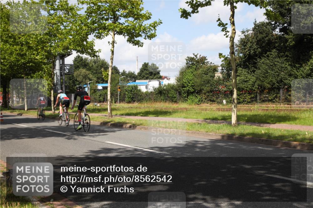 10.08.2025 - GEWOBA Citytriathlon Bremen Yannick Fuchs http://msf.ph/oto/8562542 10.08.2025 12:28:42 Radfahren 622, 625, 629, 659, 732, 816, 828, 941, 980, 981 meine-sportfotos.de