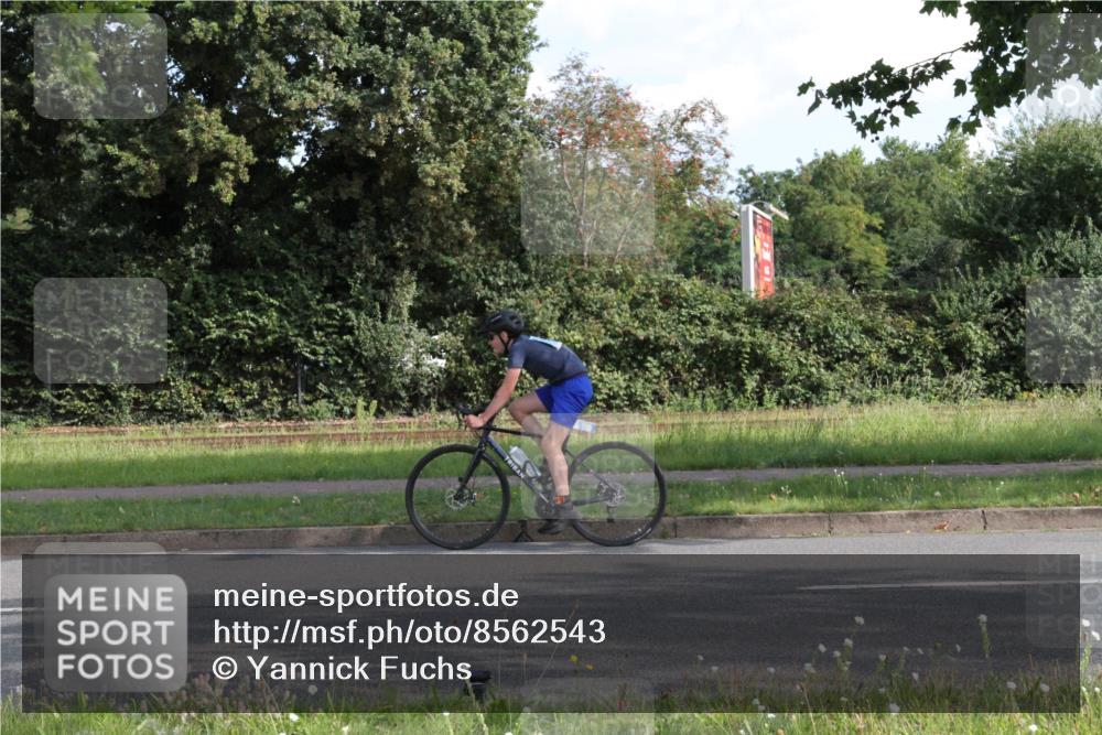 10.08.2025 - GEWOBA Citytriathlon Bremen Yannick Fuchs http://msf.ph/oto/8562543 10.08.2025 10:40:29 Radfahren 1, 11, 23, 39, 47, 65, 125, 135, 229, 368 meine-sportfotos.de