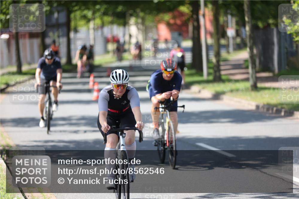 10.08.2025 - GEWOBA Citytriathlon Bremen Yannick Fuchs http://msf.ph/oto/8562546 10.08.2025 14:30:18 Radfahren 8, 33, 42, 66, 95, 112, 148, 149, 329, 338, 347, 361, 374, 400, 402, 410, 429, 492 meine-sportfotos.de