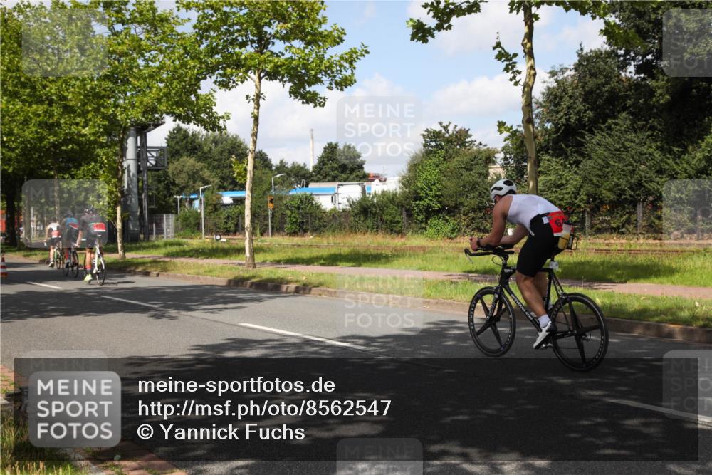 10.08.2025 - GEWOBA Citytriathlon Bremen Yannick Fuchs http://msf.ph/oto/8562547 10.08.2025 12:28:43 Radfahren 622, 625, 629, 659, 732, 828, 851, 941, 981 meine-sportfotos.de