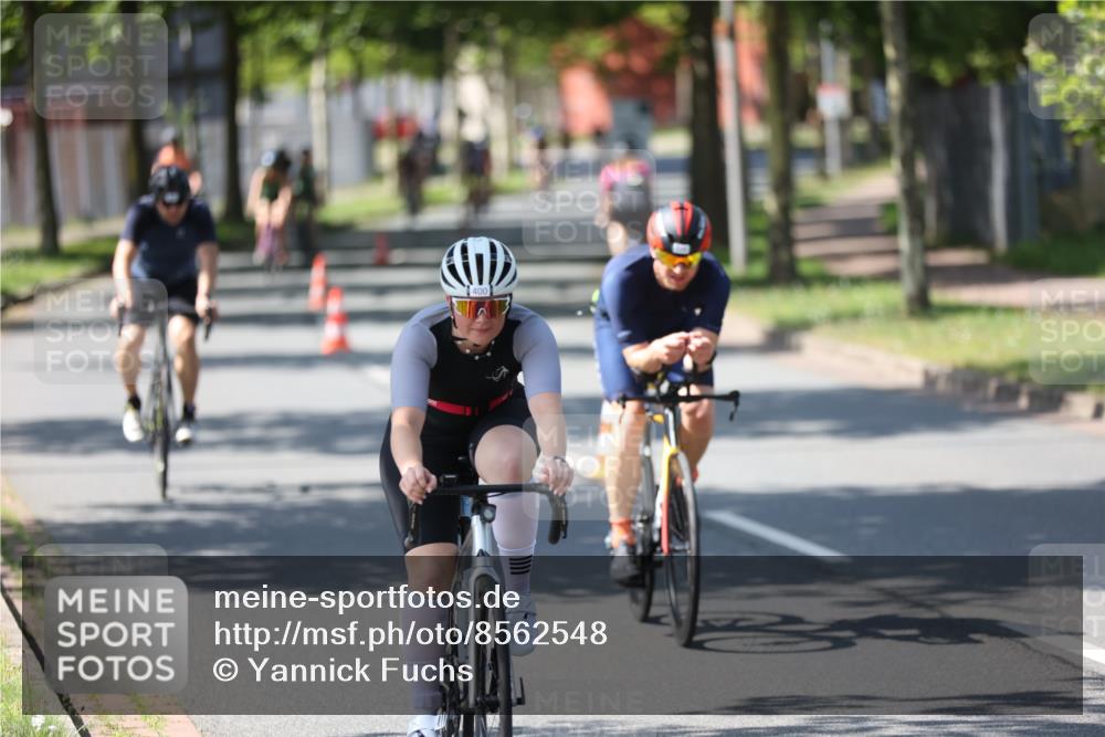 10.08.2025 - GEWOBA Citytriathlon Bremen Yannick Fuchs http://msf.ph/oto/8562548 10.08.2025 14:30:18 Radfahren 8, 33, 42, 66, 95, 112, 148, 149, 329, 338, 347, 361, 374, 400, 402, 410, 429, 492 meine-sportfotos.de