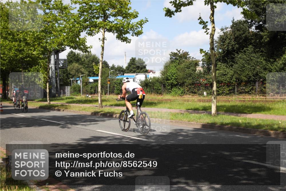 10.08.2025 - GEWOBA Citytriathlon Bremen Yannick Fuchs http://msf.ph/oto/8562549 10.08.2025 12:28:43 Radfahren 622, 625, 629, 659, 732, 828, 851, 941, 981 meine-sportfotos.de