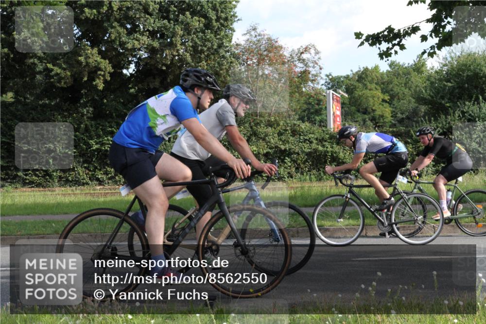10.08.2025 - GEWOBA Citytriathlon Bremen Yannick Fuchs http://msf.ph/oto/8562550 10.08.2025 10:40:30 Radfahren 1, 11, 23, 39, 47, 65, 125, 229, 368, 505 meine-sportfotos.de
