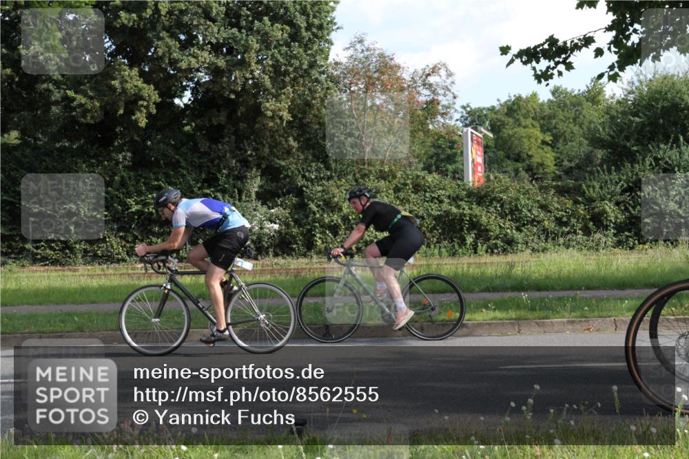 10.08.2025 - GEWOBA Citytriathlon Bremen Yannick Fuchs http://msf.ph/oto/8562555 10.08.2025 10:40:31 Radfahren 1, 11, 23, 39, 47, 65, 125, 229, 368, 505 meine-sportfotos.de