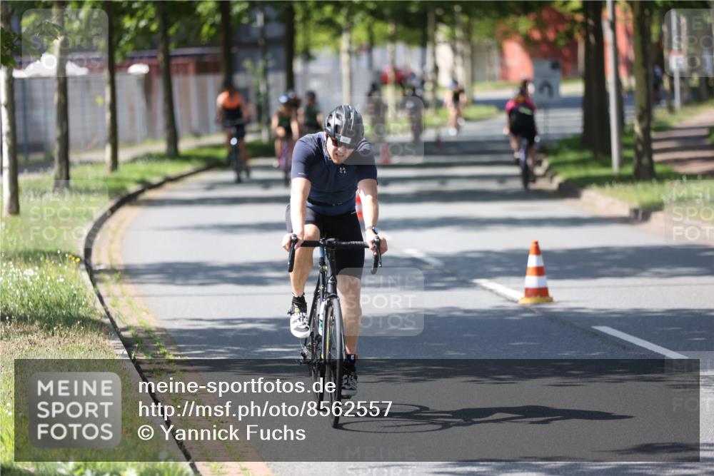 10.08.2025 - GEWOBA Citytriathlon Bremen Yannick Fuchs http://msf.ph/oto/8562557 10.08.2025 14:30:19 Radfahren 8, 33, 66, 95, 148, 149, 329, 338, 347, 361, 374, 400, 402, 410, 429, 492 meine-sportfotos.de