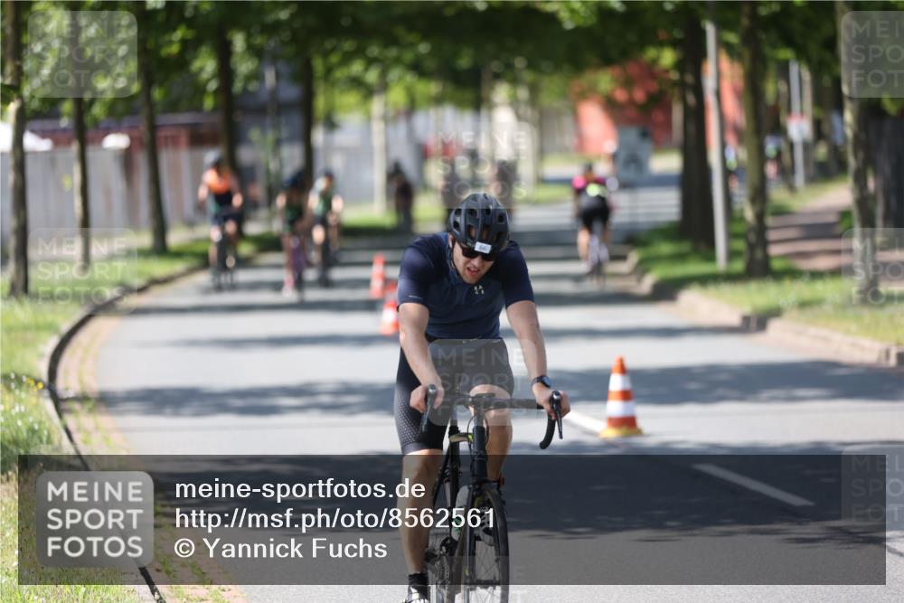10.08.2025 - GEWOBA Citytriathlon Bremen Yannick Fuchs http://msf.ph/oto/8562561 10.08.2025 14:30:20 Radfahren 8, 33, 66, 95, 148, 149, 329, 338, 347, 361, 374, 400, 402, 410, 429, 492 meine-sportfotos.de