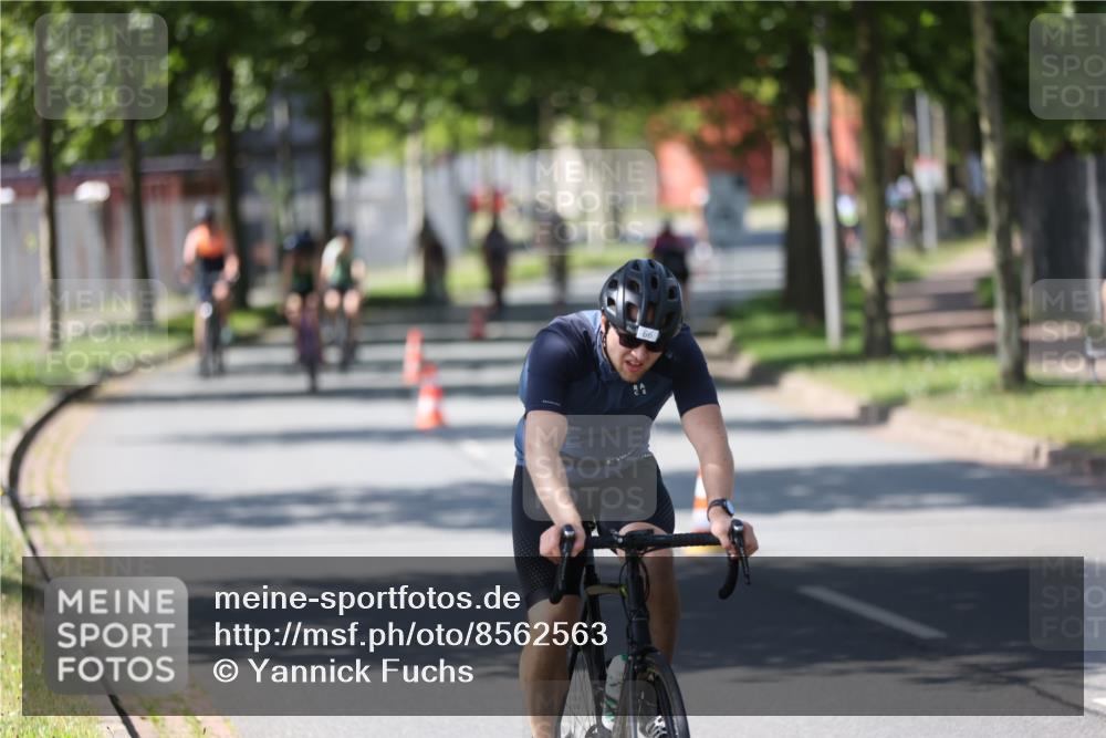 10.08.2025 - GEWOBA Citytriathlon Bremen Yannick Fuchs http://msf.ph/oto/8562563 10.08.2025 14:30:20 Radfahren 8, 33, 66, 95, 148, 149, 329, 338, 347, 361, 374, 400, 402, 410, 429, 492 meine-sportfotos.de
