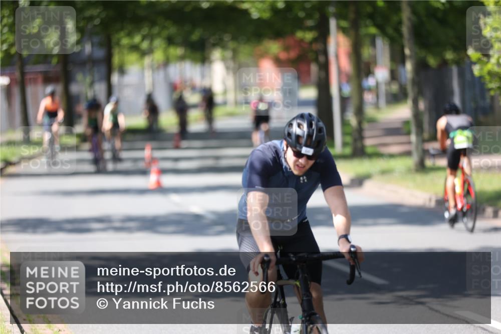10.08.2025 - GEWOBA Citytriathlon Bremen Yannick Fuchs http://msf.ph/oto/8562566 10.08.2025 14:30:20 Radfahren 8, 33, 66, 95, 148, 149, 329, 338, 347, 361, 374, 400, 402, 410, 429, 492 meine-sportfotos.de