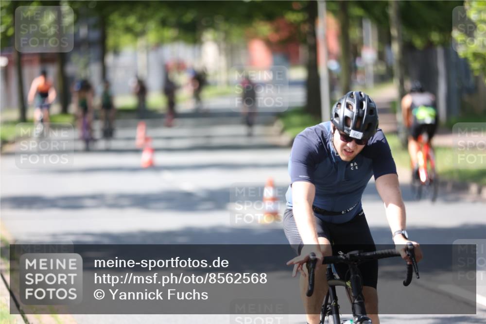 10.08.2025 - GEWOBA Citytriathlon Bremen Yannick Fuchs http://msf.ph/oto/8562568 10.08.2025 14:30:20 Radfahren 8, 33, 66, 95, 148, 149, 329, 338, 347, 361, 374, 400, 402, 410, 429, 492 meine-sportfotos.de