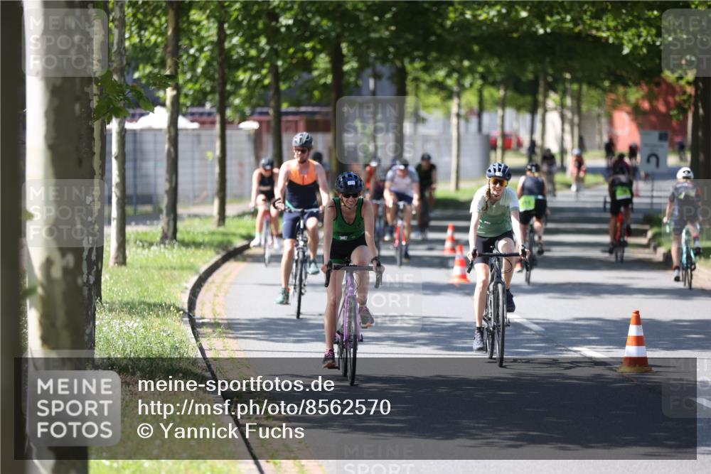 10.08.2025 - GEWOBA Citytriathlon Bremen Yannick Fuchs http://msf.ph/oto/8562570 10.08.2025 14:30:23 Radfahren 8, 33, 66, 148, 149, 329, 338, 347, 361, 374, 400, 402, 410, 429, 492 meine-sportfotos.de