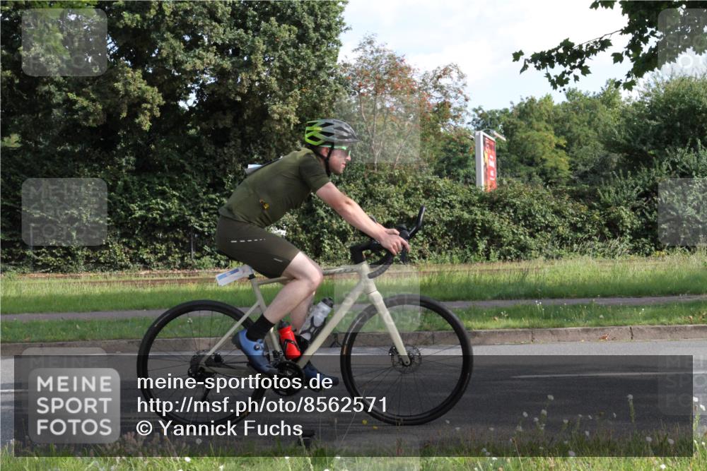 10.08.2025 - GEWOBA Citytriathlon Bremen Yannick Fuchs http://msf.ph/oto/8562571 10.08.2025 10:40:32 Radfahren 1, 23, 39, 47, 65, 125, 229, 368, 505 meine-sportfotos.de