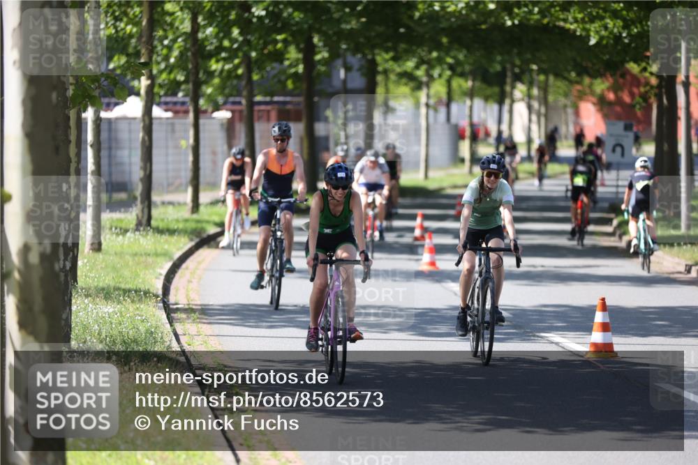 10.08.2025 - GEWOBA Citytriathlon Bremen Yannick Fuchs http://msf.ph/oto/8562573 10.08.2025 14:30:23 Radfahren 8, 33, 66, 148, 149, 329, 338, 347, 361, 374, 400, 402, 410, 429, 492 meine-sportfotos.de