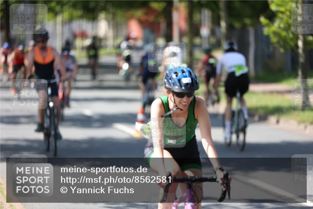 10.08.2025 - GEWOBA Citytriathlon Bremen Yannick Fuchs http://msf.ph/oto/8562581 10.08.2025 14:30:25 Radfahren 8, 33, 66, 148, 149, 328, 329, 338, 347, 361, 374, 400, 402, 410, 429, 461, 492 meine-sportfotos.de