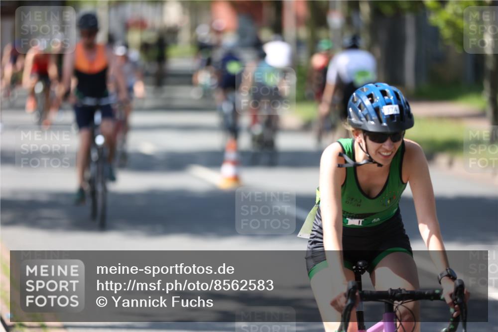 10.08.2025 - GEWOBA Citytriathlon Bremen Yannick Fuchs http://msf.ph/oto/8562583 10.08.2025 14:30:25 Radfahren 8, 33, 66, 148, 149, 328, 329, 338, 347, 361, 374, 400, 402, 410, 429, 461, 492 meine-sportfotos.de