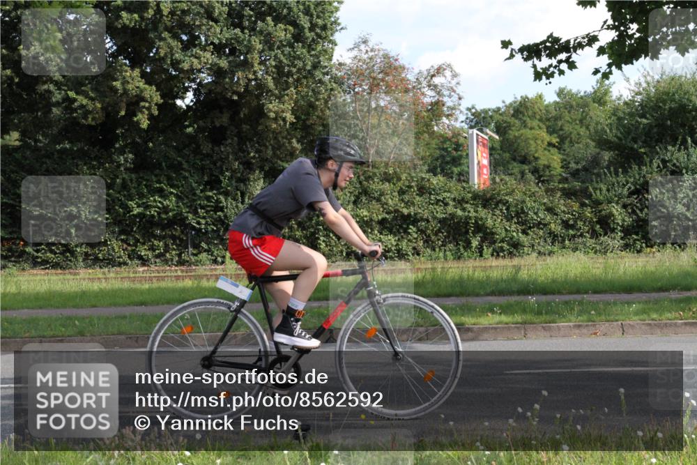 10.08.2025 - GEWOBA Citytriathlon Bremen Yannick Fuchs http://msf.ph/oto/8562592 10.08.2025 10:40:46 Radfahren 23, 67, 73, 141, 368, 431, 505 meine-sportfotos.de