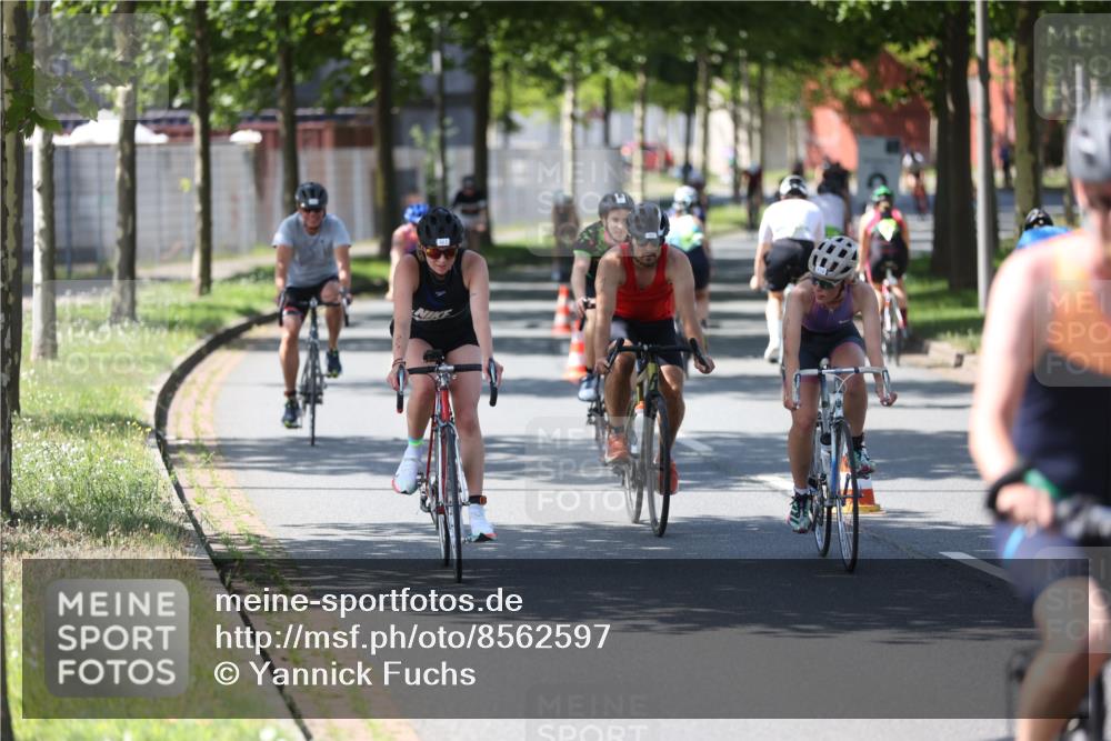 10.08.2025 - GEWOBA Citytriathlon Bremen Yannick Fuchs http://msf.ph/oto/8562597 10.08.2025 14:30:27 Radfahren 8, 33, 66, 148, 149, 328, 329, 338, 345, 347, 361, 374, 381, 400, 402, 410, 461, 492 meine-sportfotos.de