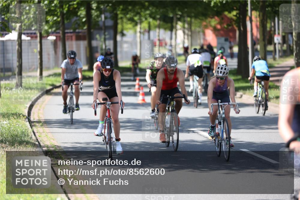 10.08.2025 - GEWOBA Citytriathlon Bremen Yannick Fuchs http://msf.ph/oto/8562600 10.08.2025 14:30:27 Radfahren 8, 33, 66, 148, 149, 328, 329, 338, 345, 347, 361, 374, 381, 400, 402, 410, 461, 492 meine-sportfotos.de