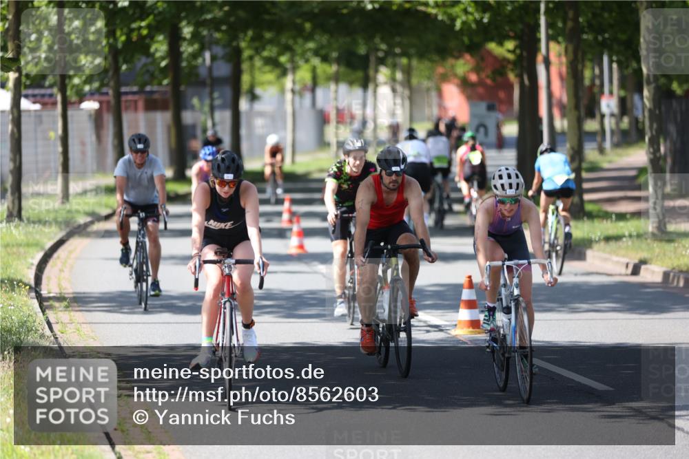 10.08.2025 - GEWOBA Citytriathlon Bremen Yannick Fuchs http://msf.ph/oto/8562603 10.08.2025 14:30:27 Radfahren 8, 33, 66, 148, 149, 328, 329, 338, 345, 347, 361, 374, 381, 400, 402, 410, 461, 492 meine-sportfotos.de