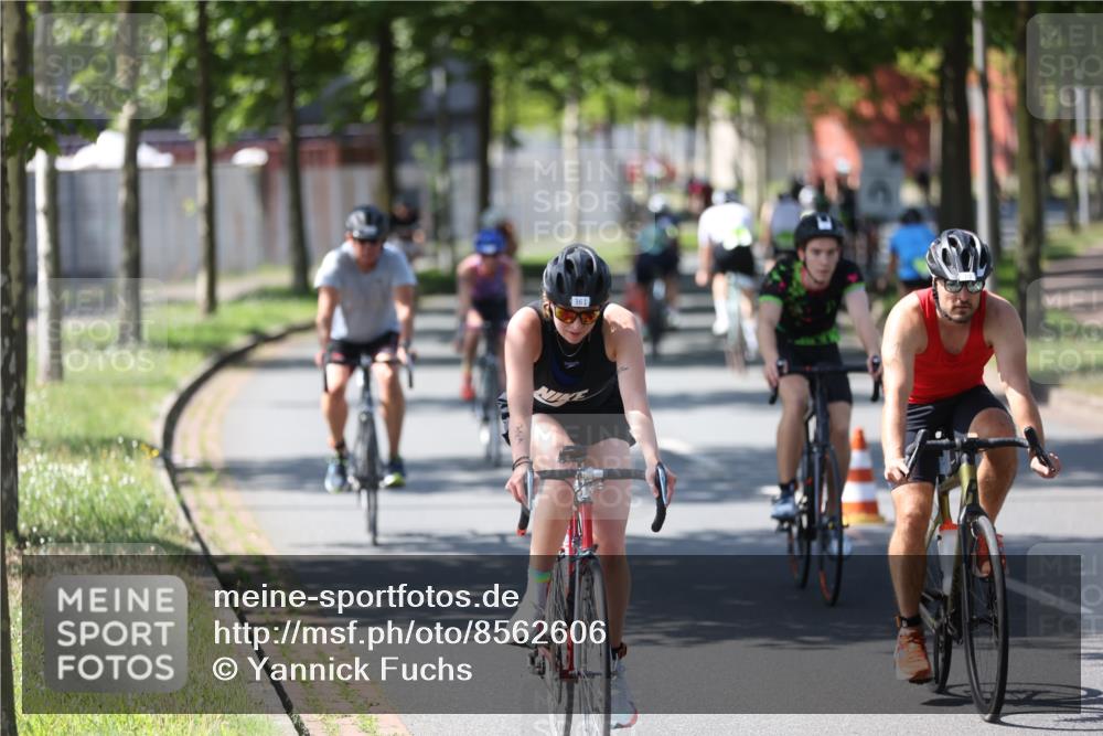 10.08.2025 - GEWOBA Citytriathlon Bremen Yannick Fuchs http://msf.ph/oto/8562606 10.08.2025 14:30:28 Radfahren 8, 33, 66, 107, 148, 149, 178, 328, 329, 338, 345, 347, 356, 361, 374, 381, 410, 461, 492 meine-sportfotos.de