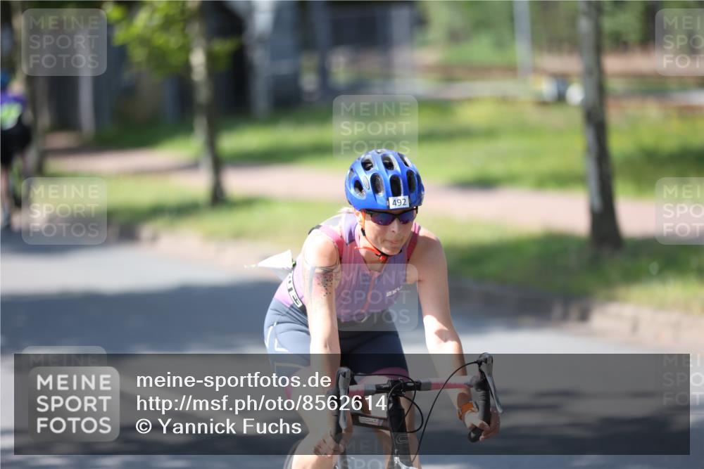 10.08.2025 - GEWOBA Citytriathlon Bremen Yannick Fuchs http://msf.ph/oto/8562614 10.08.2025 14:30:31 Radfahren 8, 12, 33, 66, 107, 148, 178, 328, 329, 338, 341, 345, 347, 356, 361, 374, 381, 409, 410, 461, 492 meine-sportfotos.de