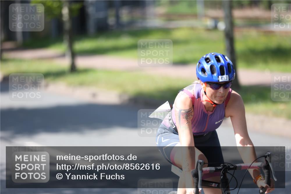 10.08.2025 - GEWOBA Citytriathlon Bremen Yannick Fuchs http://msf.ph/oto/8562616 10.08.2025 14:30:31 Radfahren 8, 12, 33, 66, 107, 148, 178, 328, 329, 338, 341, 345, 347, 356, 361, 374, 381, 409, 410, 461, 492 meine-sportfotos.de