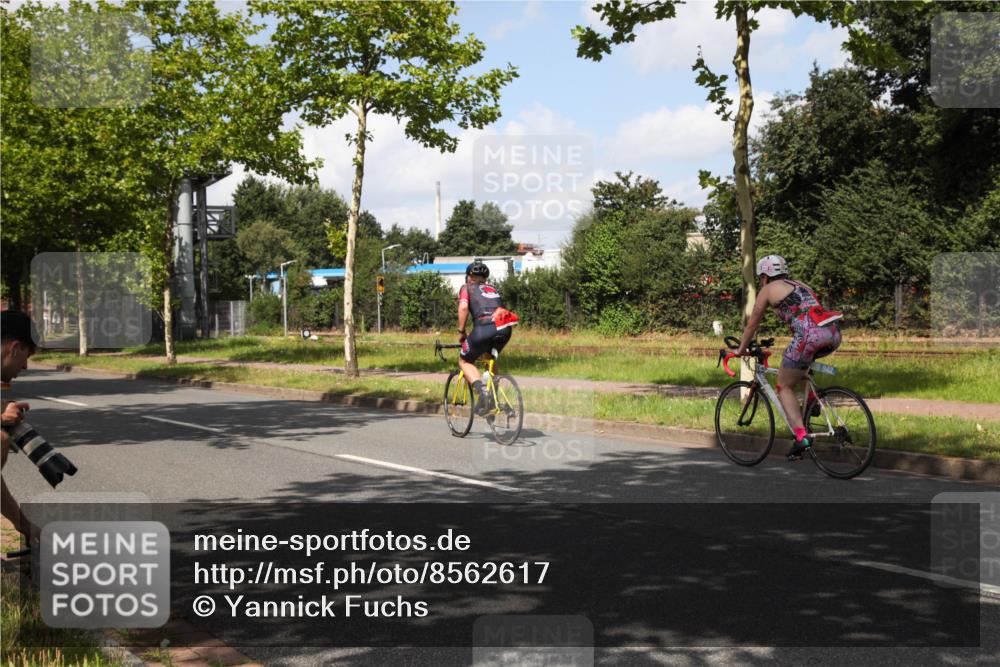10.08.2025 - GEWOBA Citytriathlon Bremen Yannick Fuchs http://msf.ph/oto/8562617 10.08.2025 12:28:54 Radfahren 573, 659, 851 meine-sportfotos.de