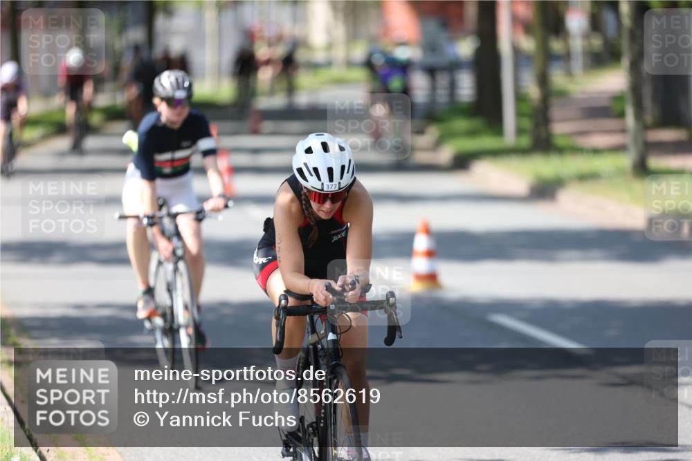 10.08.2025 - GEWOBA Citytriathlon Bremen Yannick Fuchs http://msf.ph/oto/8562619 10.08.2025 14:30:34 Radfahren 8, 12, 33, 107, 178, 328, 329, 338, 341, 345, 347, 356, 361, 381, 399, 409, 410, 416, 461, 492 meine-sportfotos.de