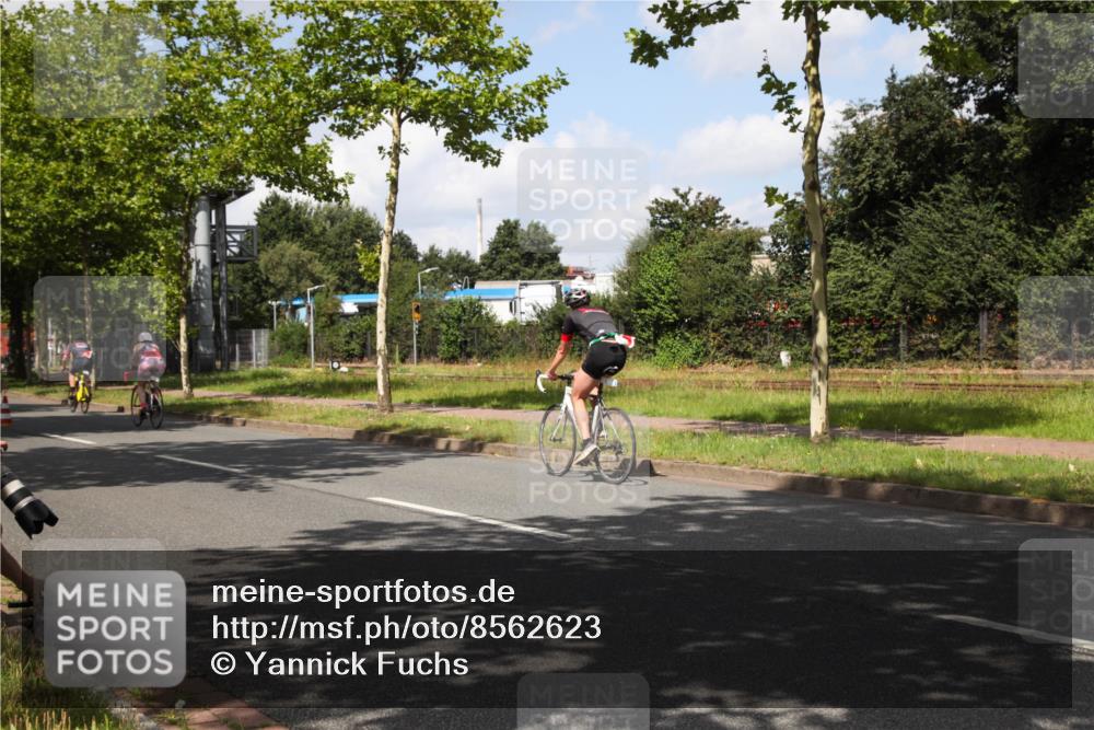 10.08.2025 - GEWOBA Citytriathlon Bremen Yannick Fuchs http://msf.ph/oto/8562623 10.08.2025 12:28:56 Radfahren 573, 659, 851 meine-sportfotos.de
