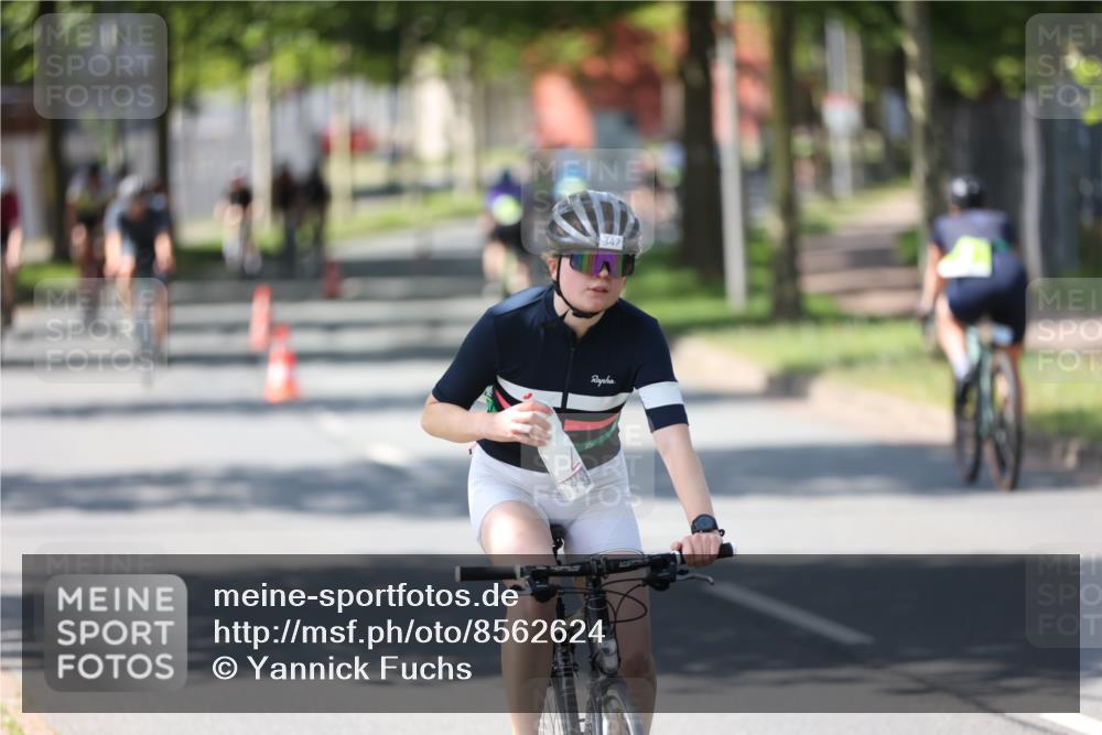 10.08.2025 - GEWOBA Citytriathlon Bremen Yannick Fuchs http://msf.ph/oto/8562624 10.08.2025 14:30:34 Radfahren 8, 12, 33, 107, 178, 328, 329, 338, 341, 345, 347, 356, 361, 381, 399, 409, 410, 416, 461, 492 meine-sportfotos.de