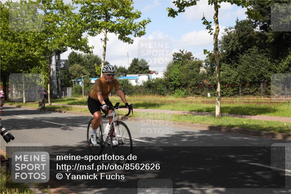 10.08.2025 - GEWOBA Citytriathlon Bremen Yannick Fuchs http://msf.ph/oto/8562626 10.08.2025 12:28:58 Radfahren 573, 659, 851 meine-sportfotos.de