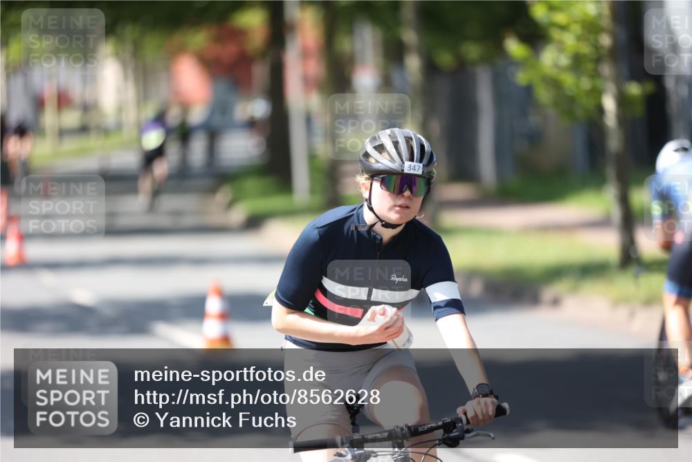 10.08.2025 - GEWOBA Citytriathlon Bremen Yannick Fuchs http://msf.ph/oto/8562628 10.08.2025 14:30:35 Radfahren 8, 12, 33, 107, 178, 328, 329, 338, 341, 345, 347, 356, 361, 381, 399, 409, 416, 461, 492 meine-sportfotos.de