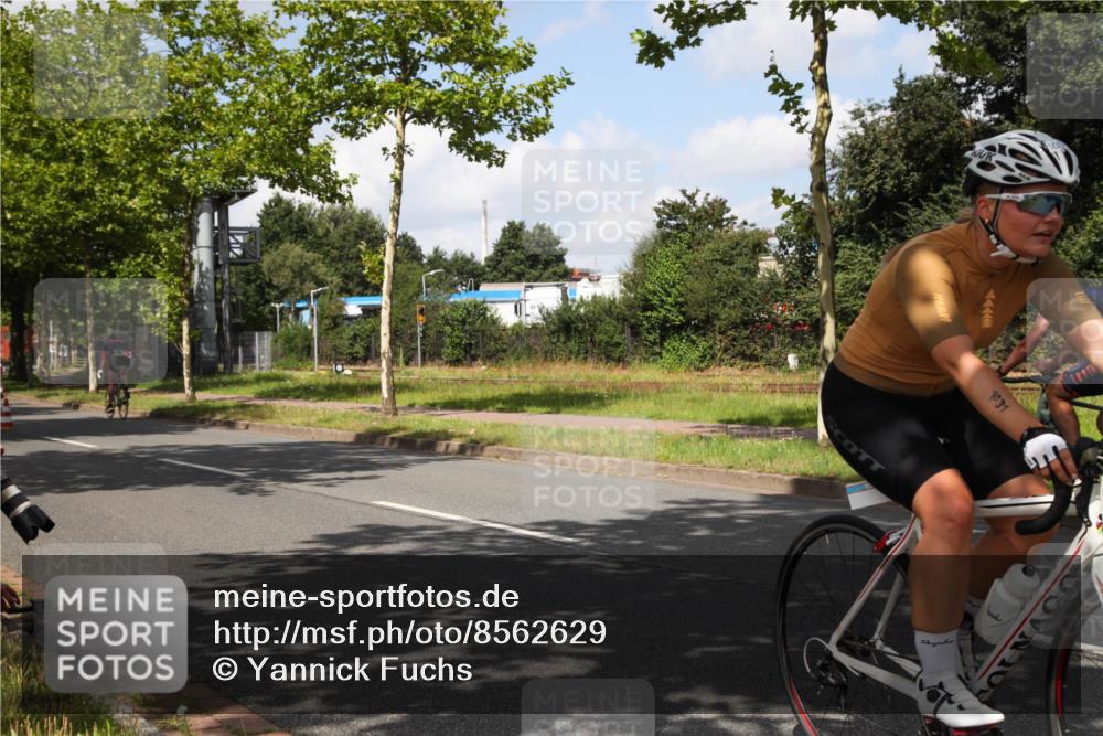10.08.2025 - GEWOBA Citytriathlon Bremen Yannick Fuchs http://msf.ph/oto/8562629 10.08.2025 12:28:58 Radfahren 573, 659, 851 meine-sportfotos.de
