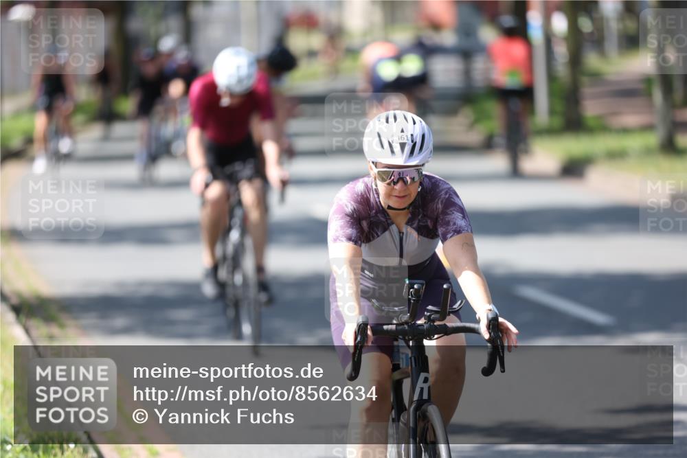 10.08.2025 - GEWOBA Citytriathlon Bremen Yannick Fuchs http://msf.ph/oto/8562634 10.08.2025 14:30:38 Radfahren 8, 12, 33, 107, 178, 328, 329, 338, 341, 345, 347, 356, 381, 399, 409, 416, 461, 492 meine-sportfotos.de